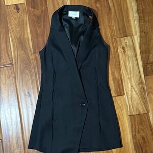 Alexis Elegant Black Sleeveless Vest